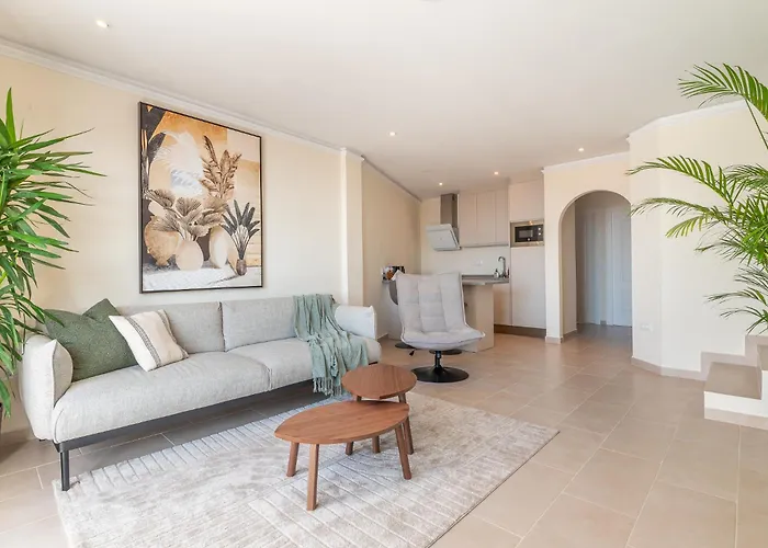 2 Bedroom Luxury With Sea View In Cristianos *
