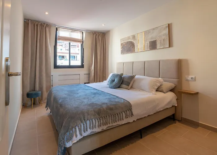 2 Bedroom Luxury With Sea View In Cristianos *